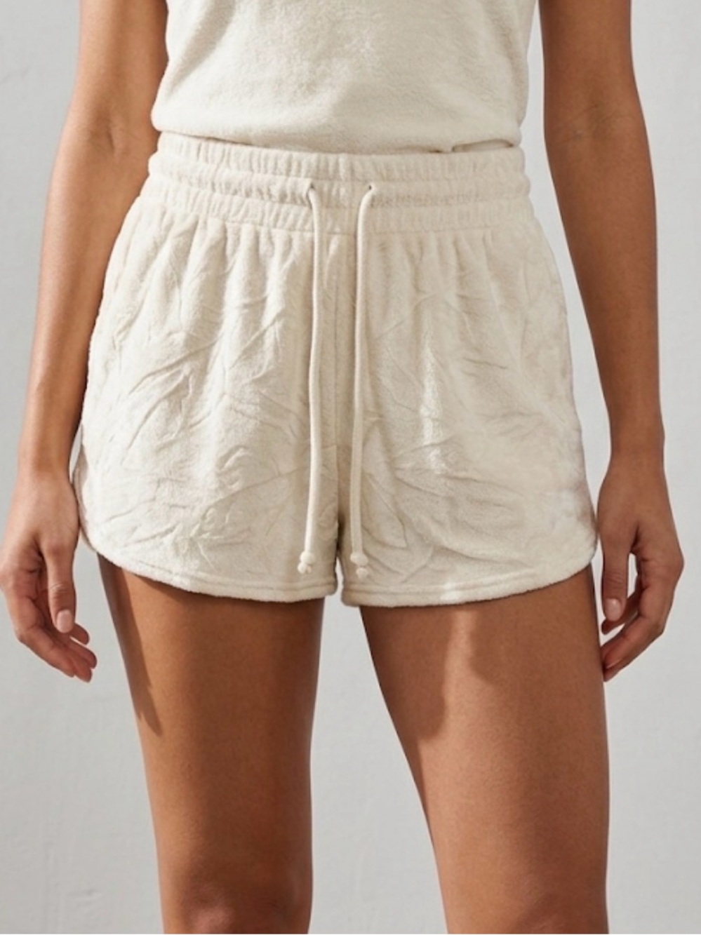 Wilfred Free Cream Plush Drawstring Shorts